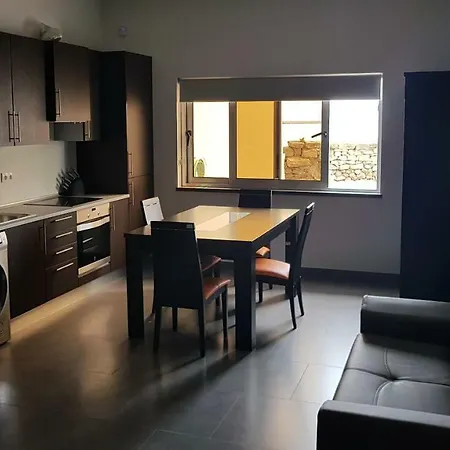 アパート Black House *