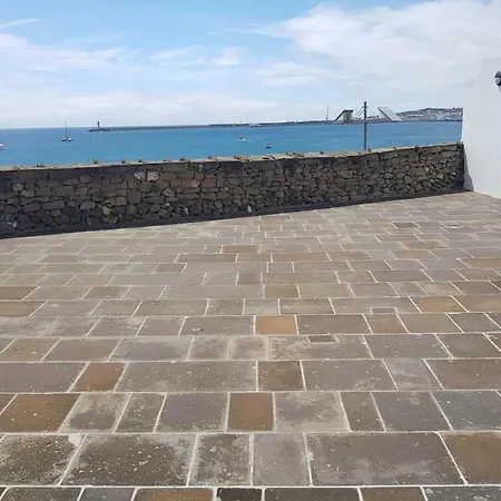 アパート Black House *