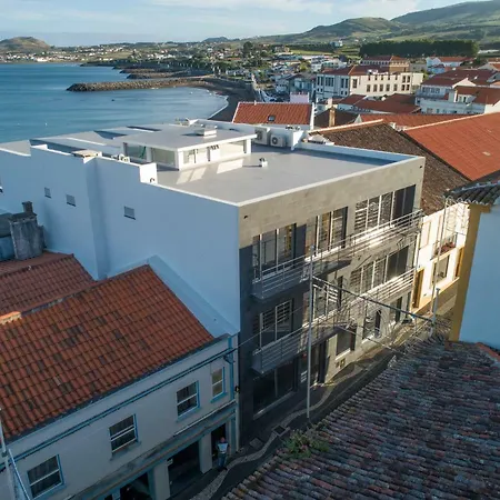 Black House Apartment