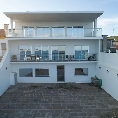 Black House Apartment