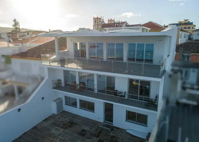 Black House Praia da Vitória