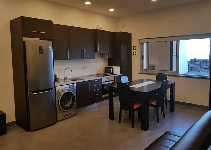 Black House * Praia da Vitória