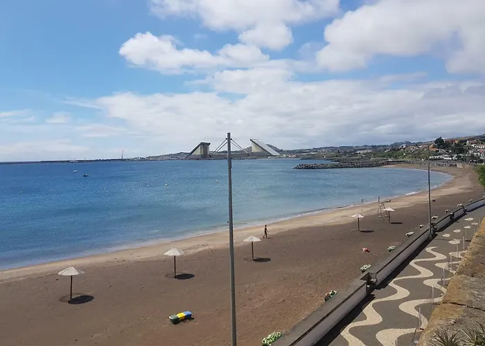 Black House * Praia da Vitória